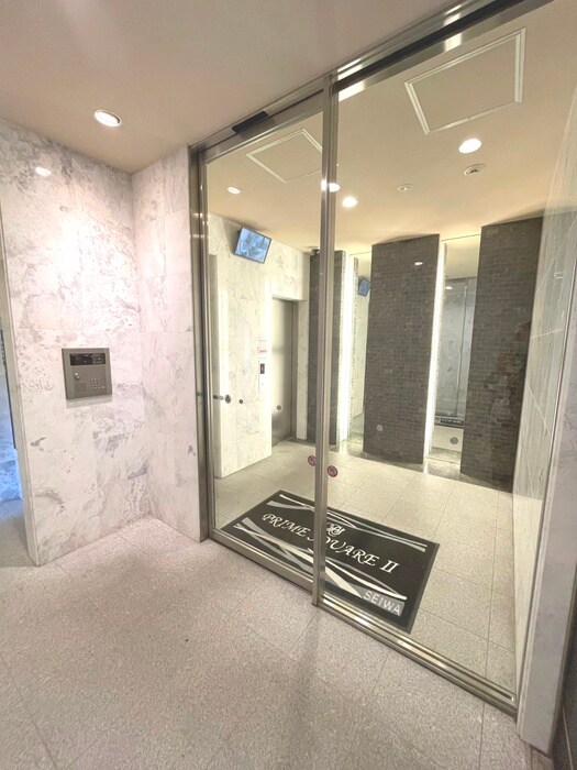 物件外観写真2　(エントランス部分)