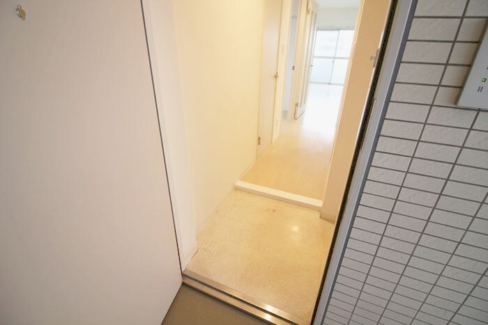 物件内観写真18　(玄関)