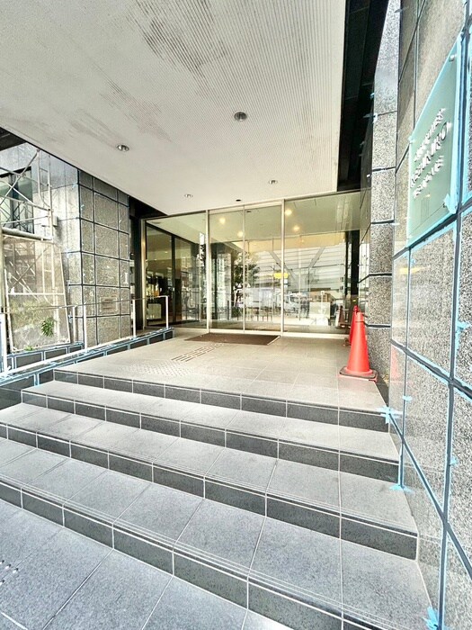 物件外観写真6　(エントランス部分)