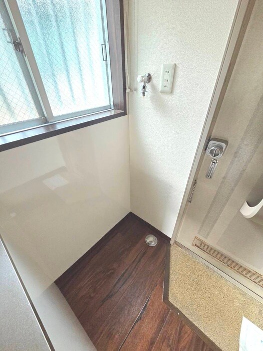 物件内観写真13　(洗濯機置場)