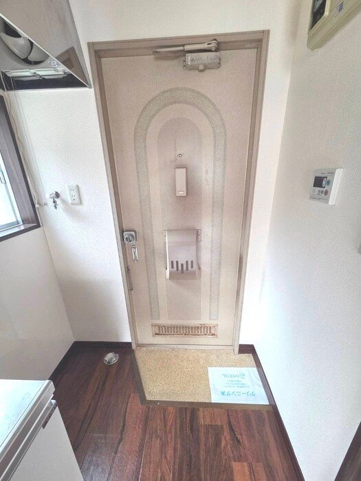 物件内観写真17　(玄関)