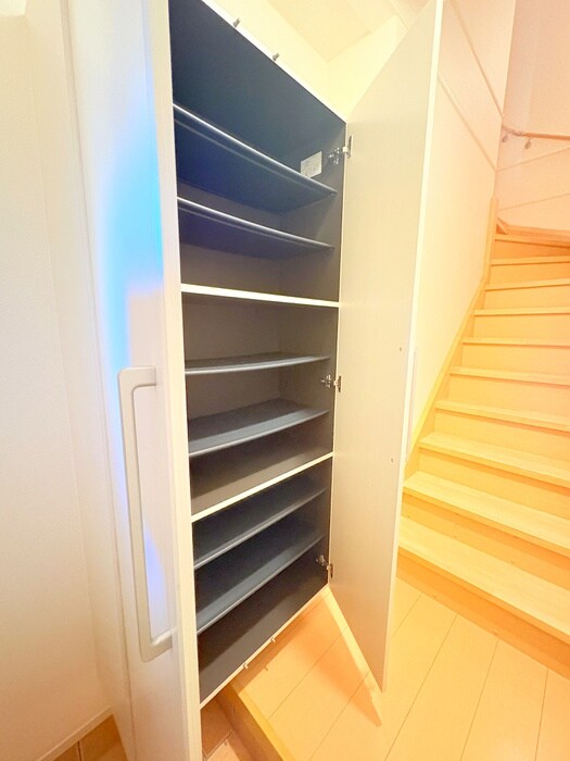 メゾン・アコールの靴箱