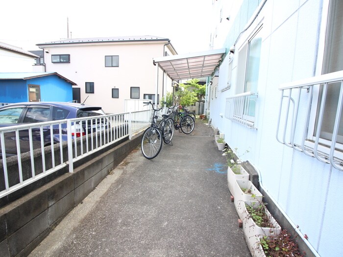 物件外観写真4　(駐輪場)