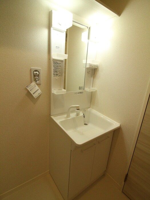 物件内観写真8　(洗面)