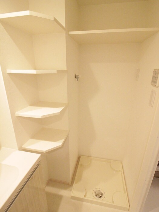 物件内観写真16　(洗濯機置場)