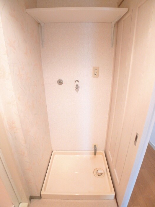 物件内観写真13　(洗濯機置場)