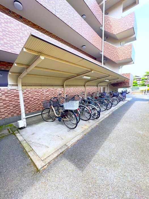 物件外観写真6　(駐輪場)
