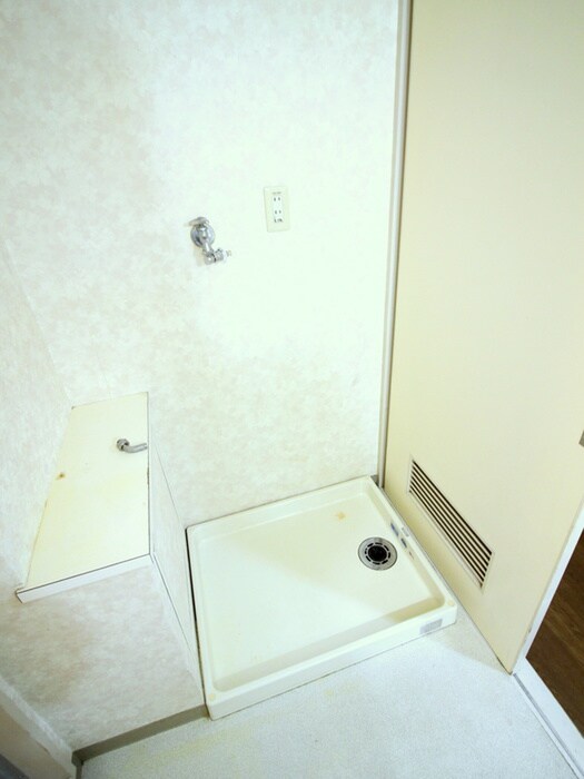 物件内観写真14　(洗濯機置場)