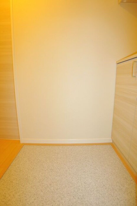物件内観写真7　(玄関)