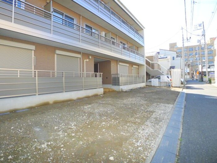 物件外観写真5　(駐車場)