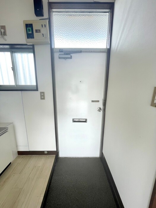 物件内観写真9　(玄関)
