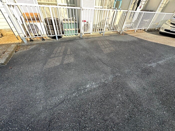 物件外観写真6　(駐車場)