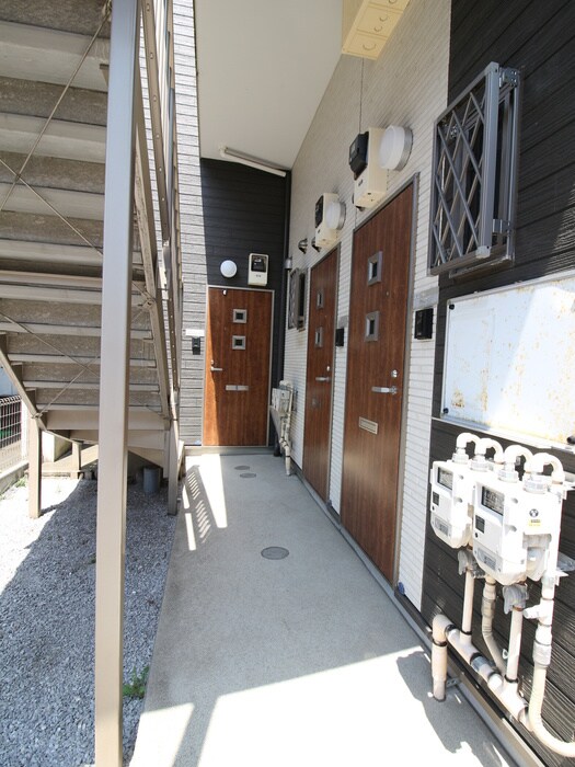 物件外観写真3　(エントランス部分)