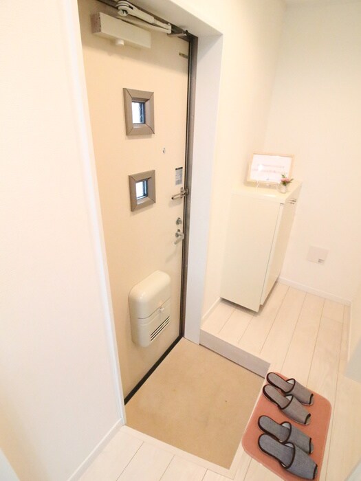 物件内観写真18　(玄関)