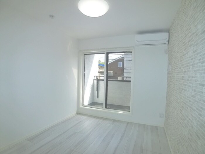 物件内観写真8　(室内からの展望)