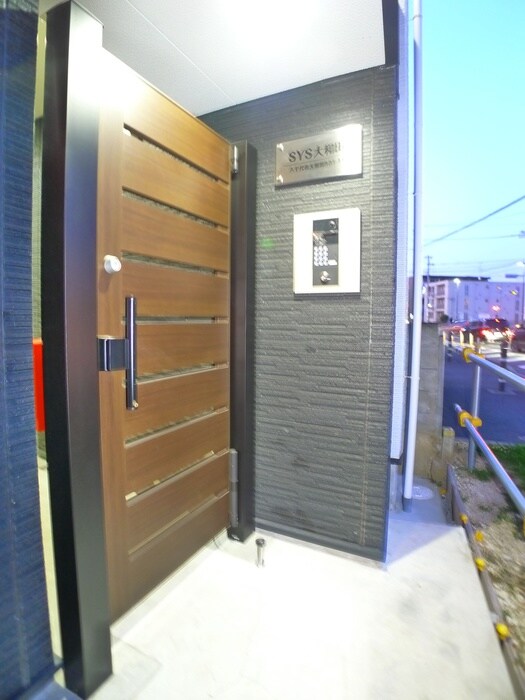 物件外観写真3　(エントランス部分)