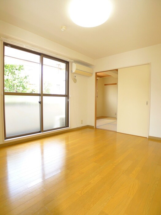 物件内観写真8　(室内からの展望)