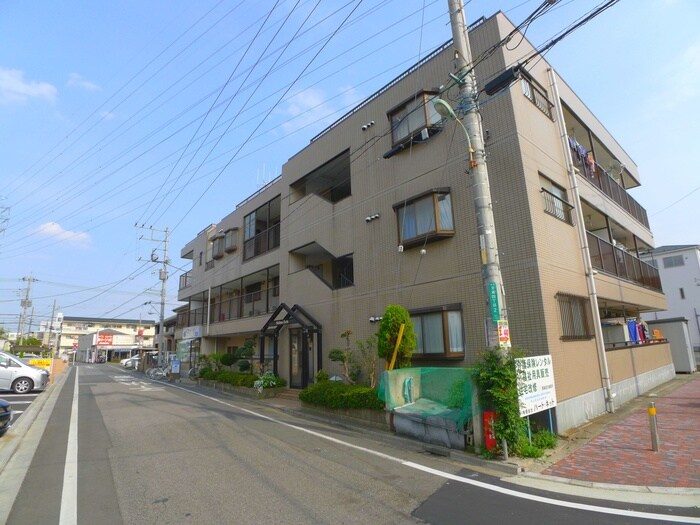 物件外観写真6　(エントランス部分)