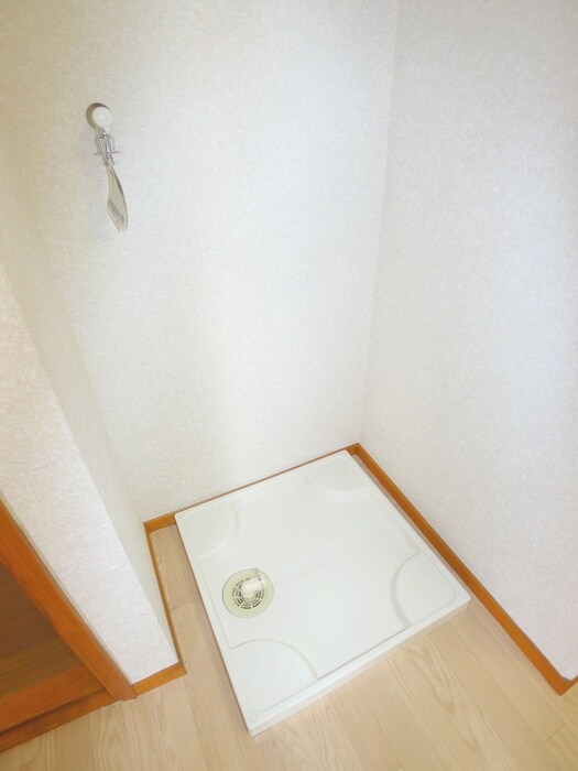 物件内観写真12　(洗濯機置場)