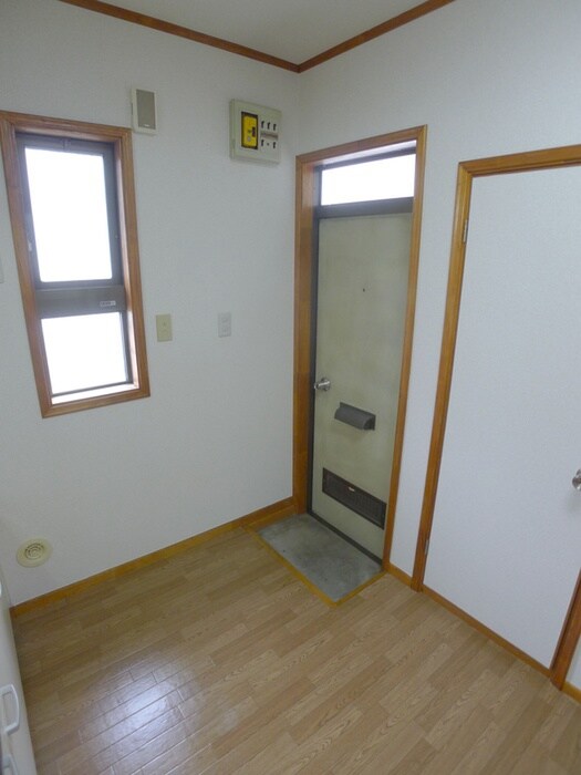物件内観写真13　(玄関)