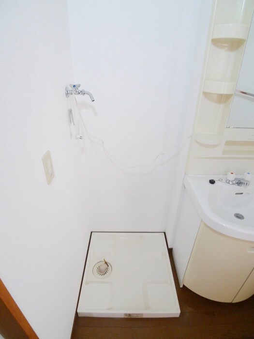 物件内観写真12　(洗濯機置場)