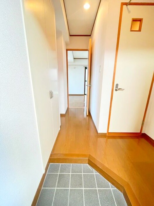 物件内観写真14　(玄関)