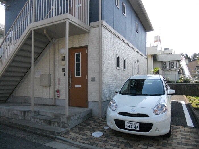 物件外観写真3　(駐車場)