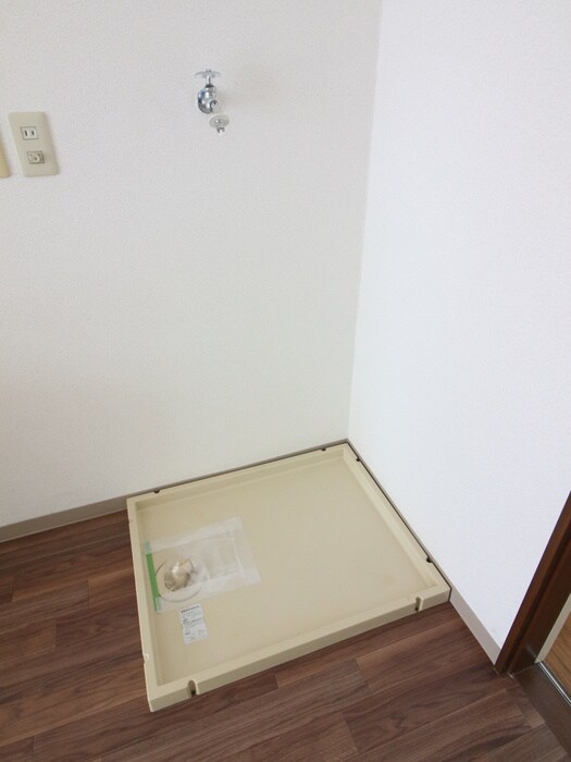 物件内観写真14　(洗濯機置場)