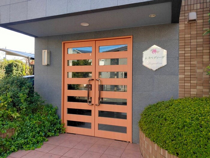 物件外観写真3　(エントランス部分)