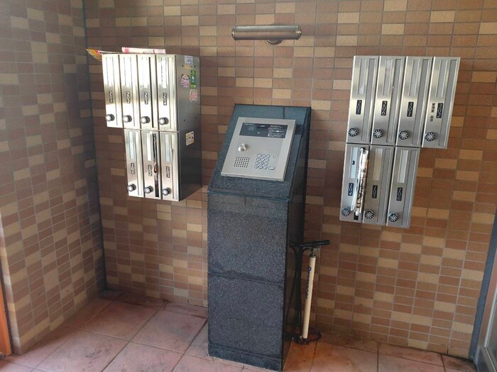 物件外観写真4　(エントランス部分)