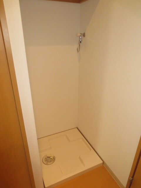 物件内観写真13　(洗濯機置場)