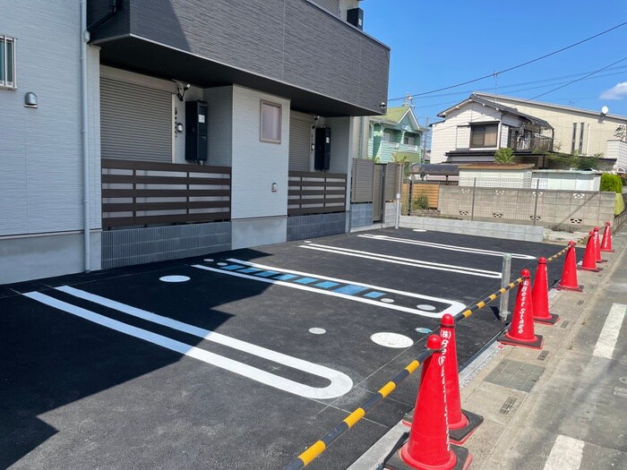 物件外観写真2　(駐車場)