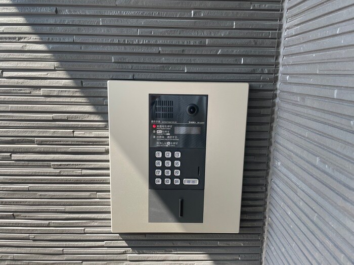 物件外観写真5　(エントランス部分)