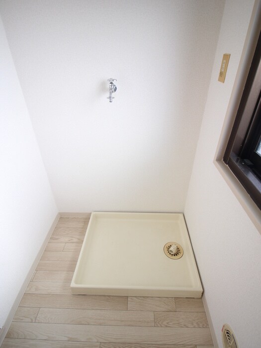 物件内観写真12　(洗濯機置場)