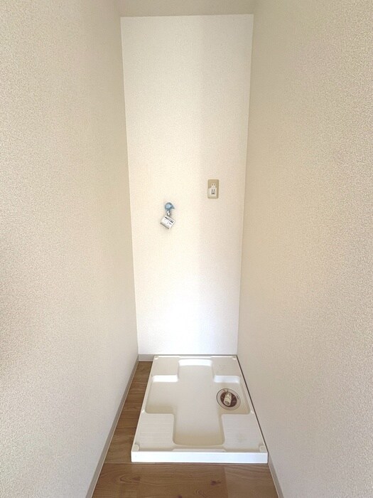 物件内観写真6　(洗濯機置場)