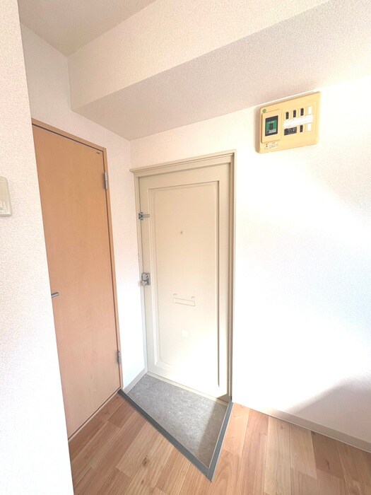 物件内観写真13　(玄関)