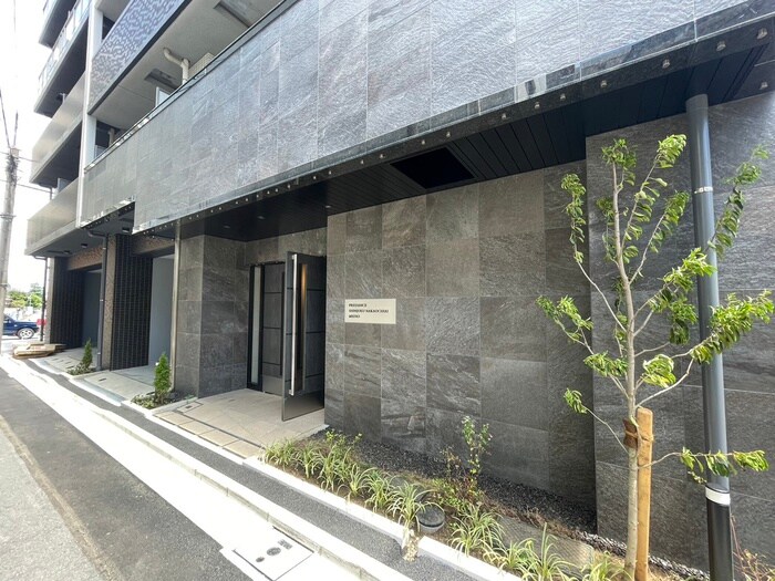 物件外観写真2　(エントランス部分)