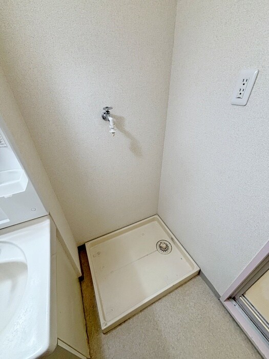 物件内観写真8　(洗濯機置場)