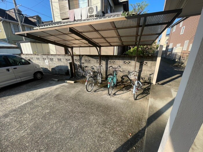物件外観写真4　(駐輪場)