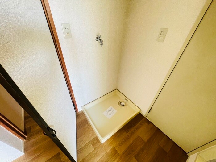 物件内観写真16　(洗濯機置場)