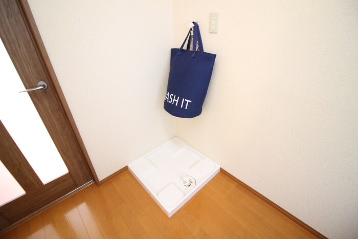 物件内観写真13　(洗濯機置場)