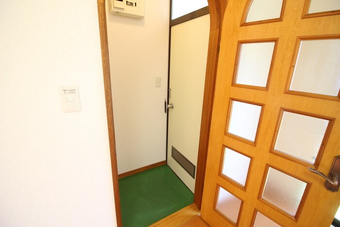 物件内観写真16　(玄関)