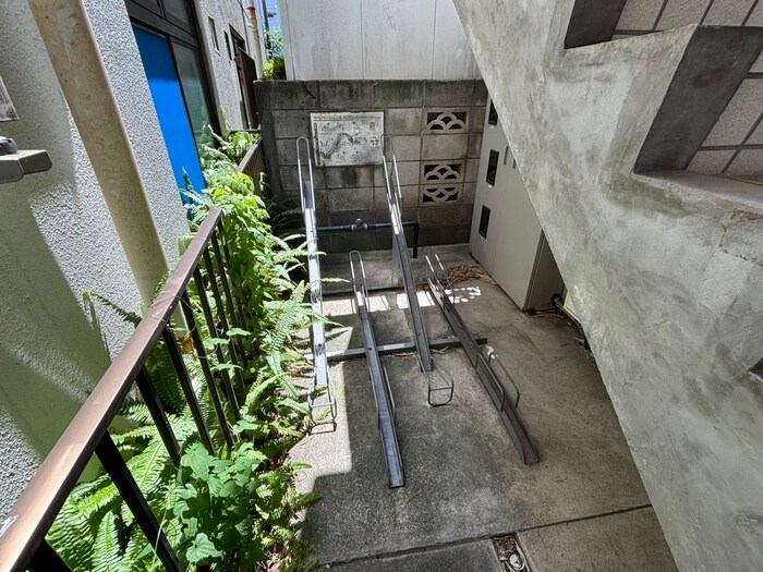 物件外観写真3　(駐輪場)