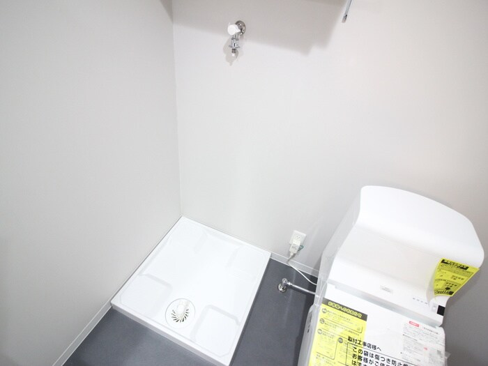 物件内観写真13　(洗濯機置場)