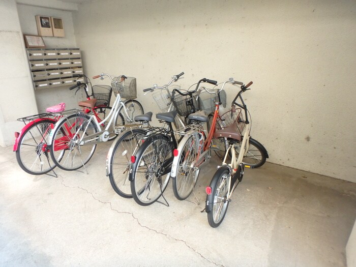 物件外観写真3　(駐輪場)