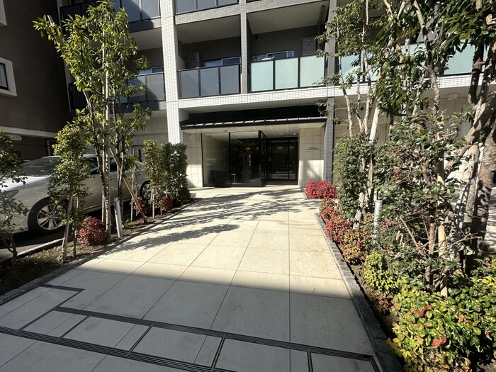 物件外観写真2　(エントランス部分)