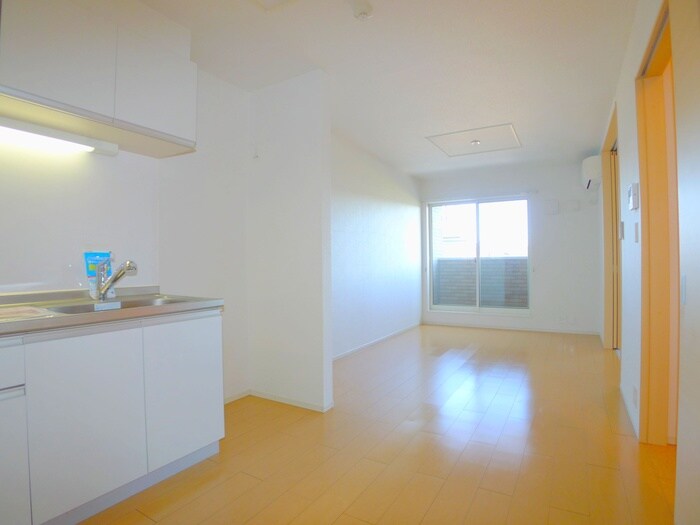 物件内観写真8　(室内からの展望)