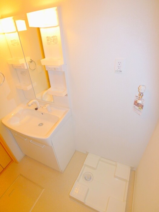 物件内観写真17　(洗濯機置場)