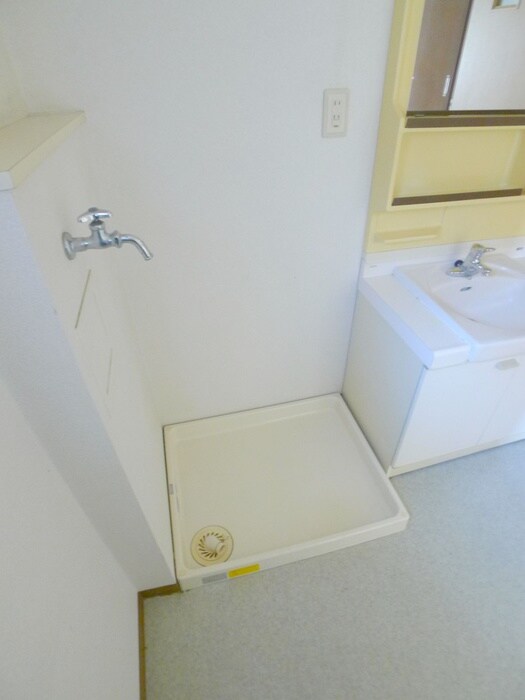 物件内観写真12　(洗濯機置場)