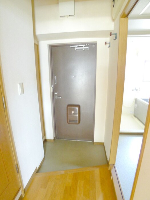 物件内観写真18　(玄関)